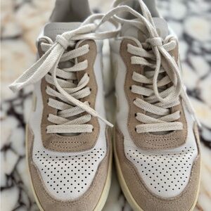 VEJA V-90 Leather White Pierre